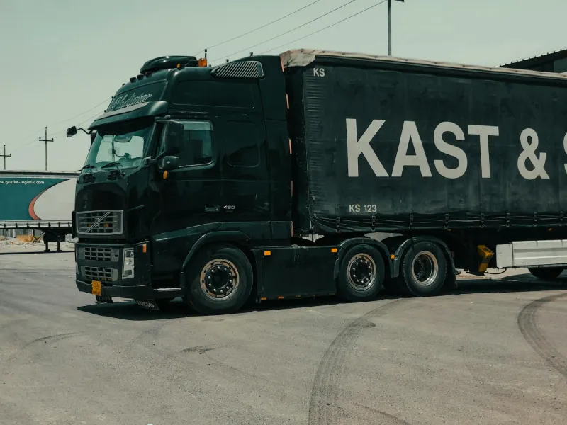 The Ice Block That Ruled Your Kitchen — How America Stayed Cool Before Everyone Had a Fridge