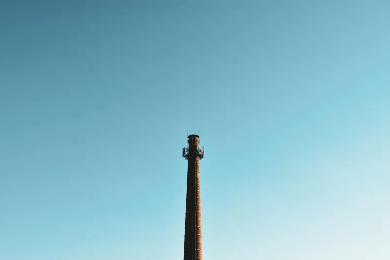 The 12 O'Clock Whistle That Ruled America — When the Whole Country Moved to the Same Beat
